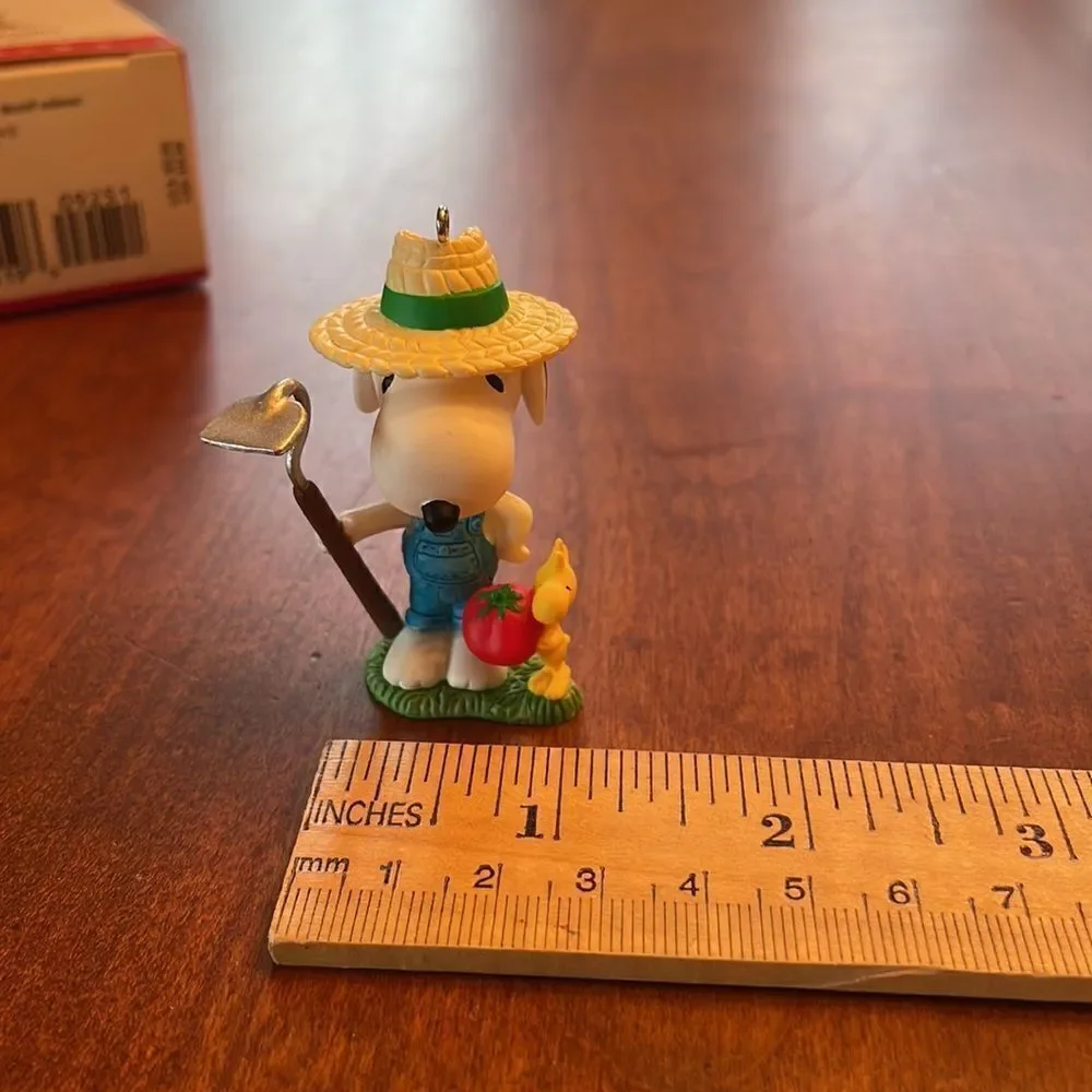 Peanuts Snoopy Green Thumb Christmas Ornament - 2016